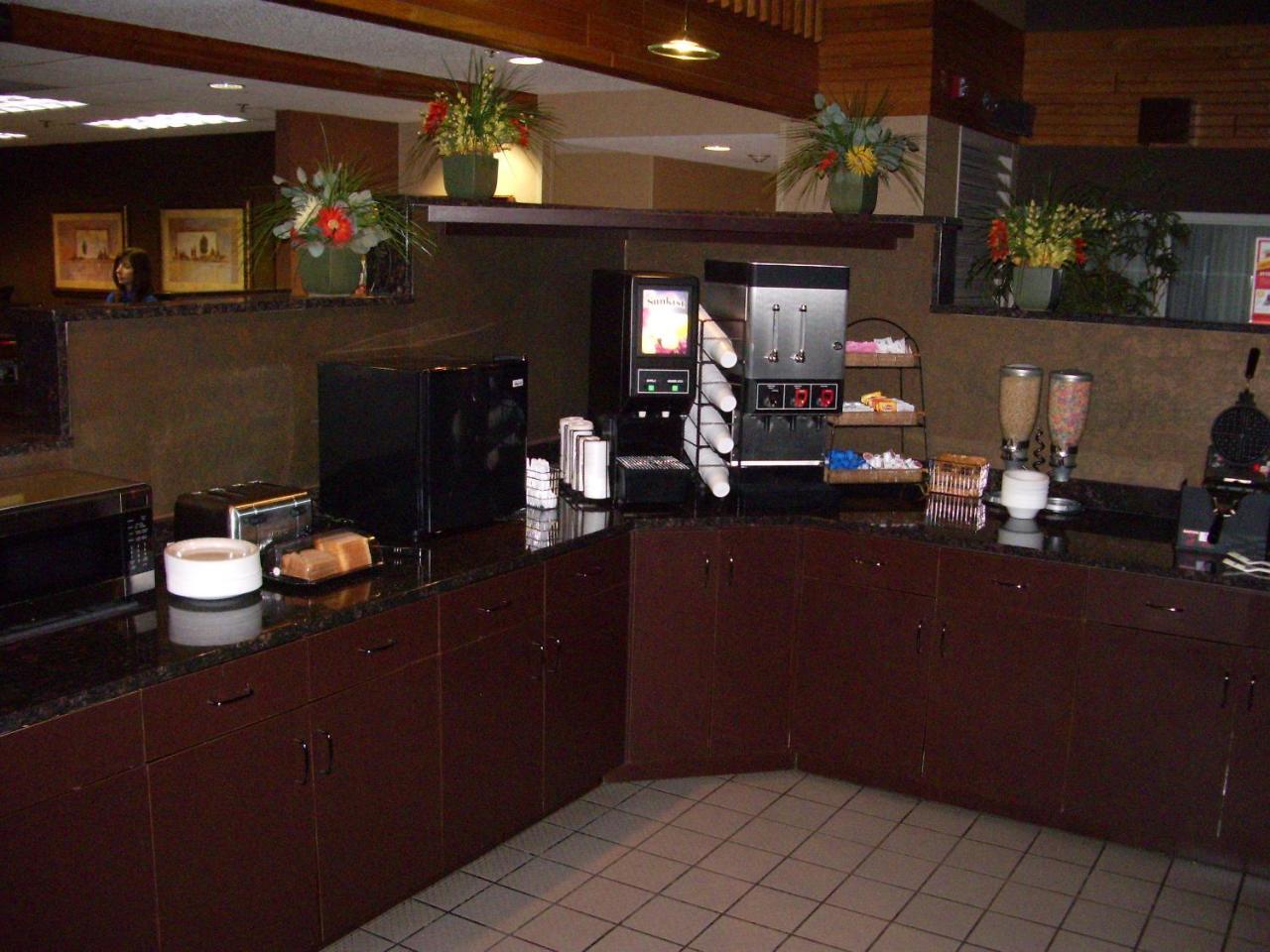 C'Mon Inn & Suites Fargo Exterior foto